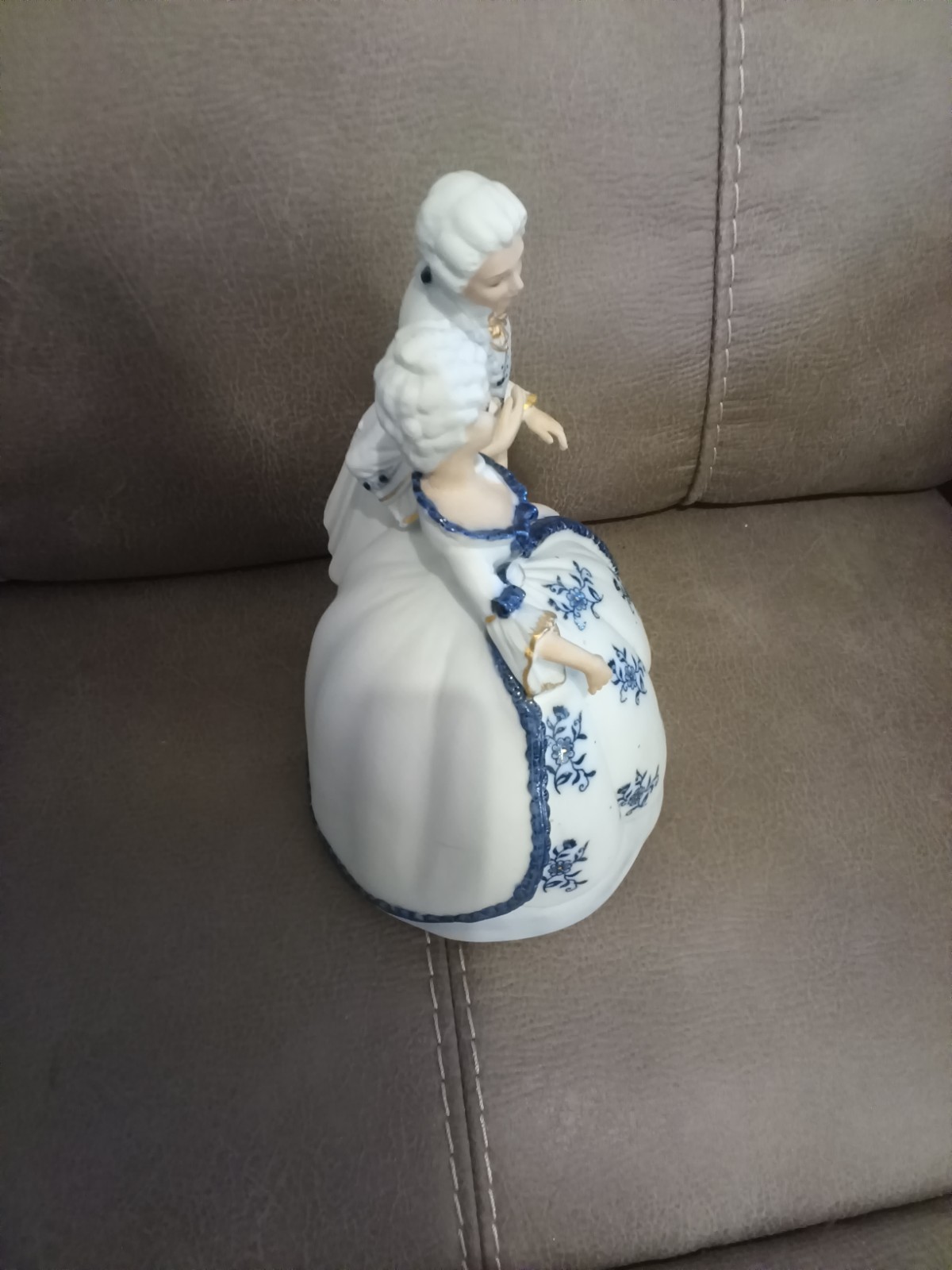 Vintage Colonial Couple Figurine – Blue/White Gold Trim – Beautiful!