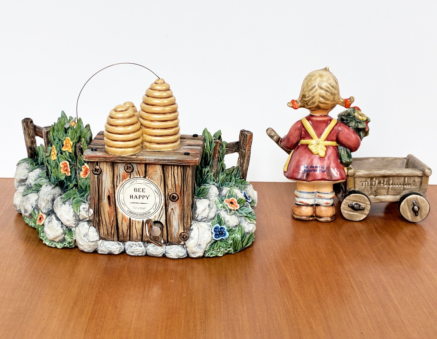 Hummel #1074-D Bee Happy Scape #2013 Surprise Visit *Spec Ed 2003 MUSIC BOX~COAs