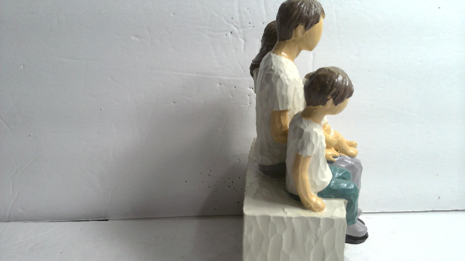 Unmarked Family Of Four Figurine Medium White Resin Hand Painted Modern Decor