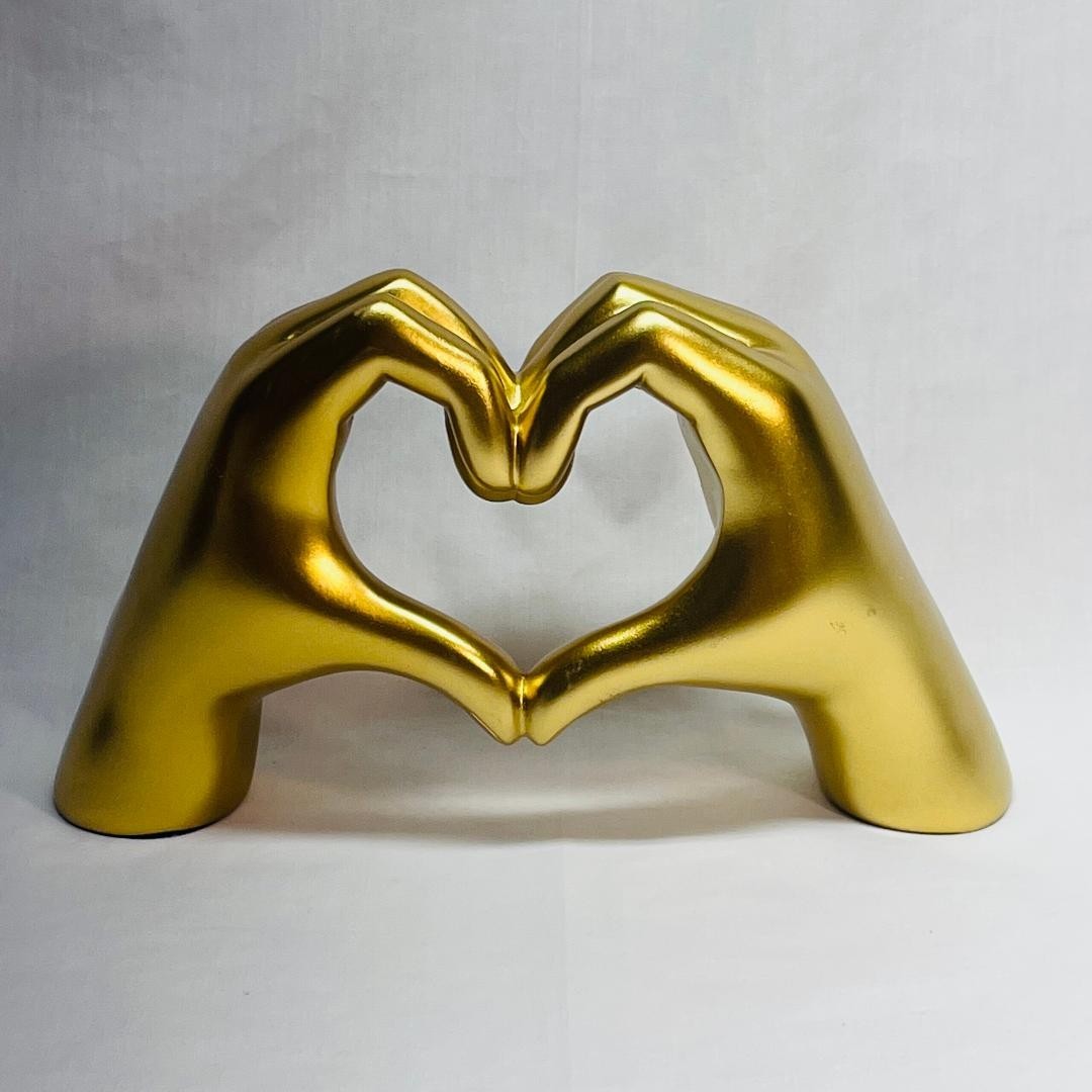 VTG Semi-Matte Gold Loving Hands In The Shape Of A Heart 2 1/2″ W x 9″ L x 5″ H