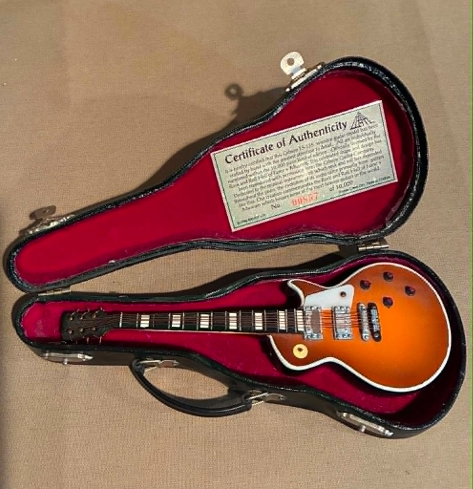 3 MINIATURE Gibson Guitars Flying V Les Paul Rock And Roll Hall Of Fame 1996
