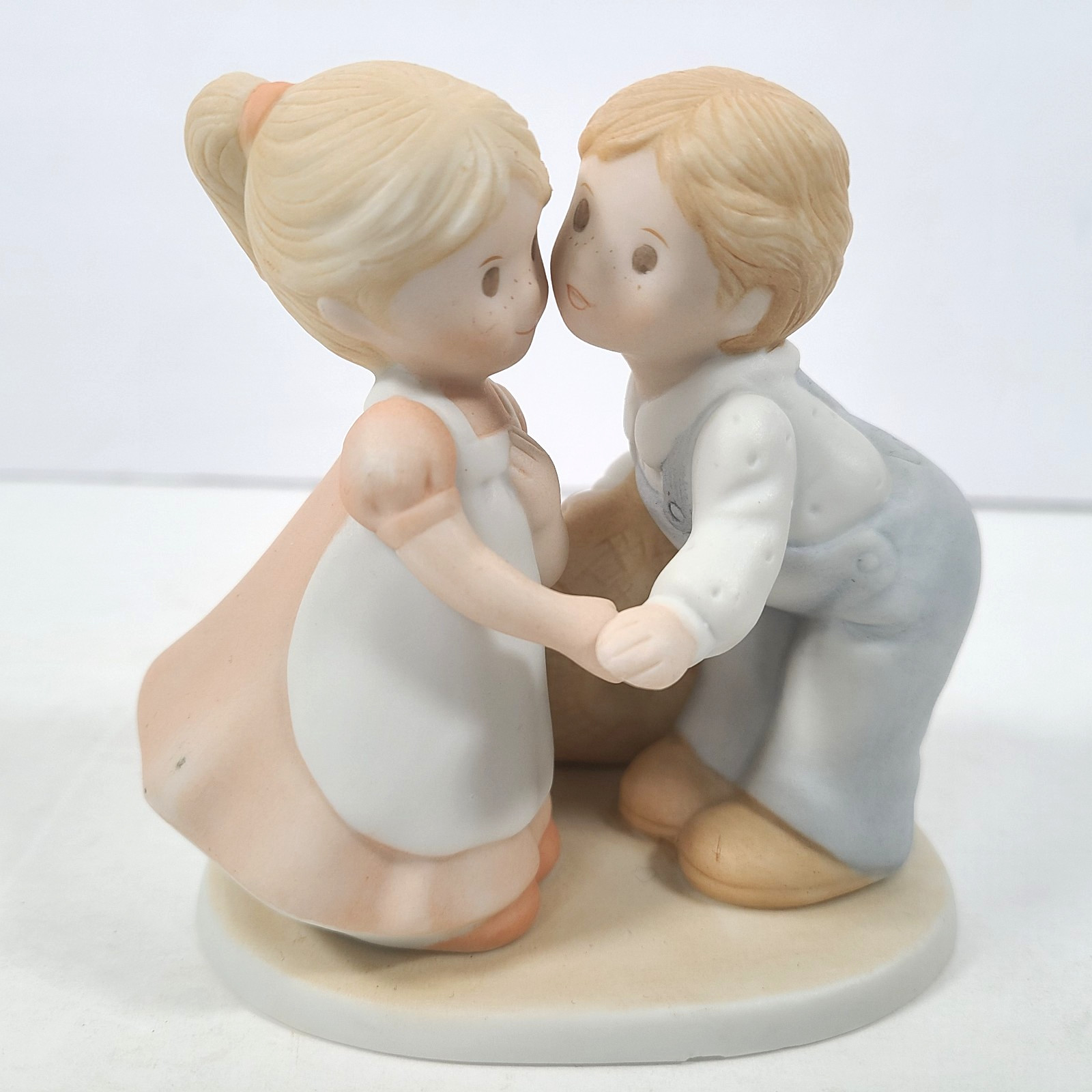 VTG Homco Circle of Friends Figurine “First Kiss” by Masterpiece 1995