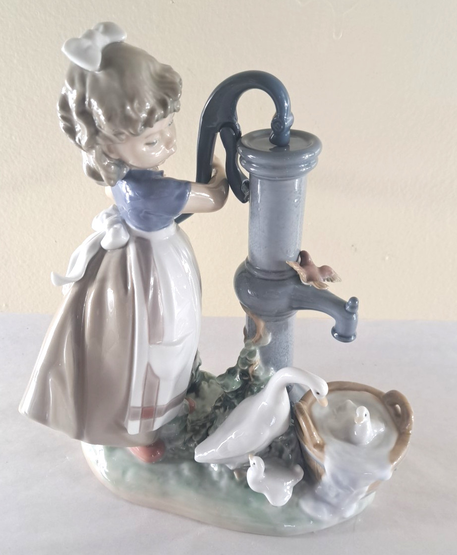 Lladro Figurine Summer on the Farm 5285 Girl at Water Pump Ducks & Basket