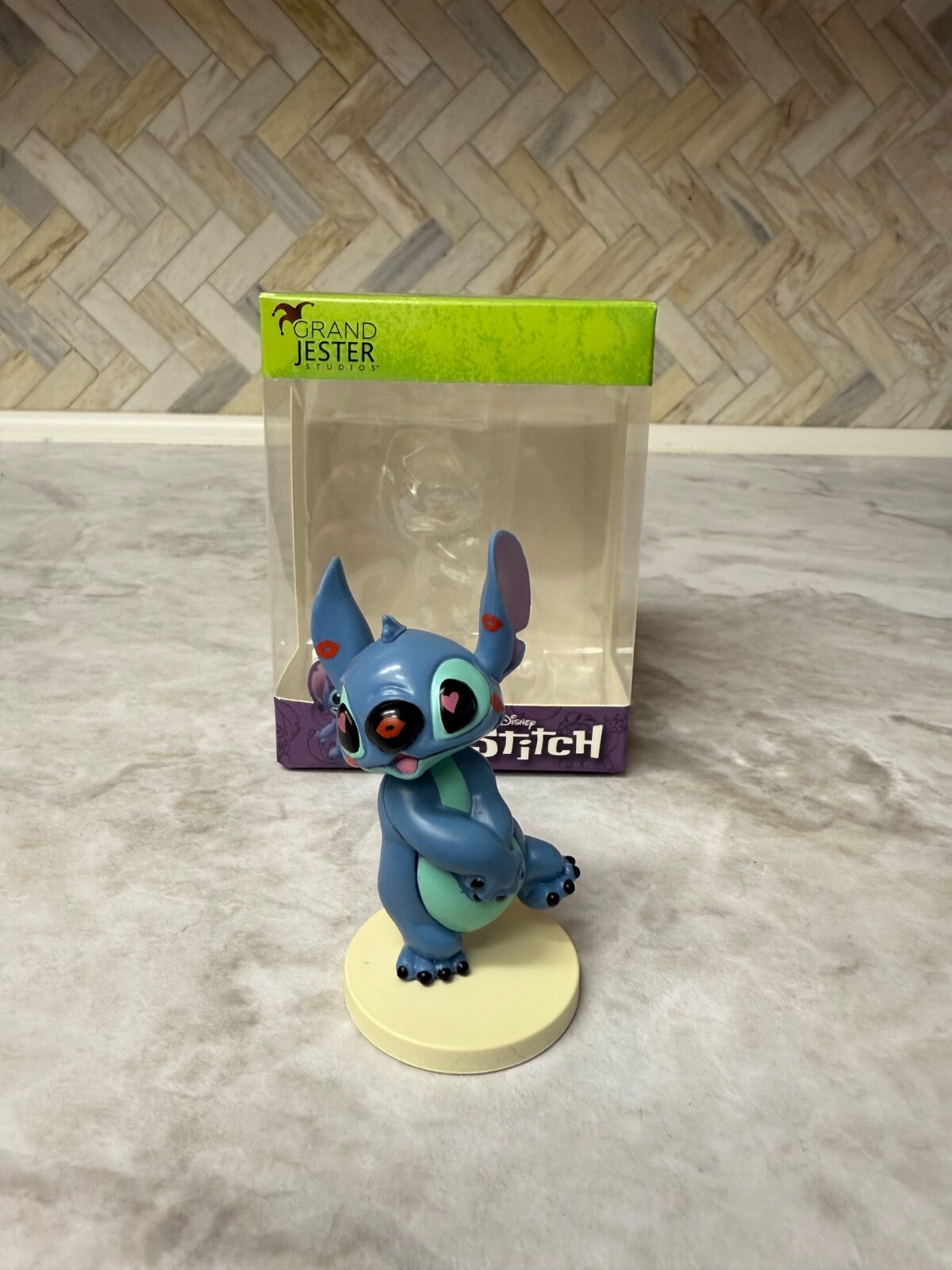 Stitch with Lipstick Kisses, Grand Jester #6010352