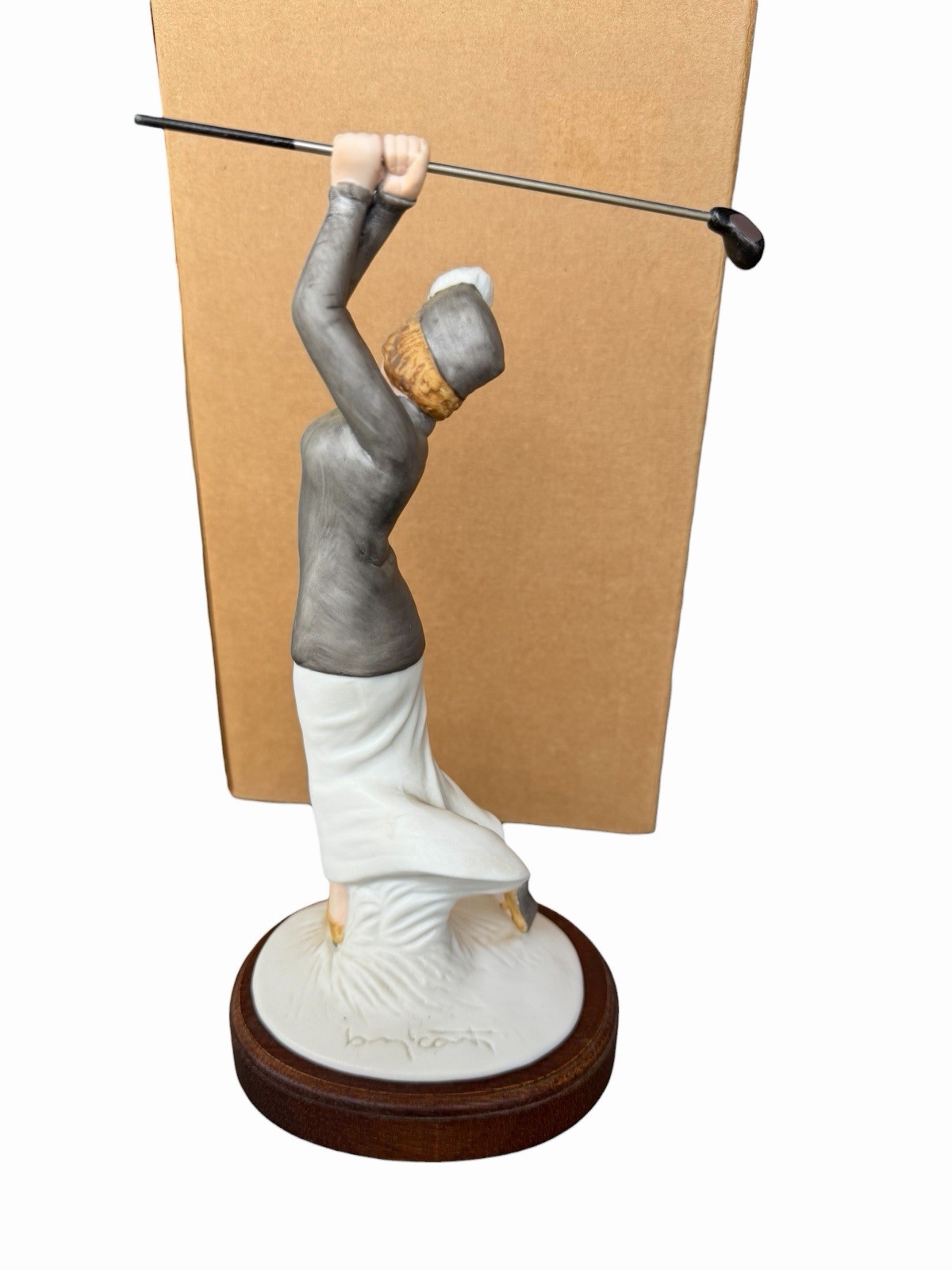 Louis Icart 1913 “le Golf” #319 Lady Golfer Vintage Porcelain Figurine w/ Stand