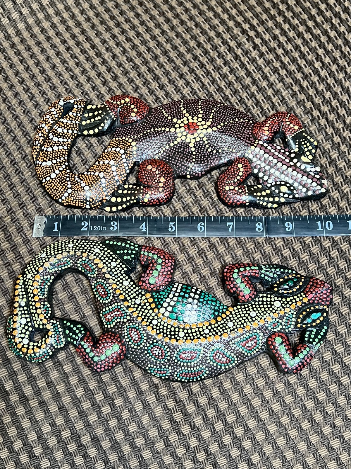 Set of 2 Dot Painted Wood 10″ Geckos Colorful Green Brown Wall Hanging Climbing