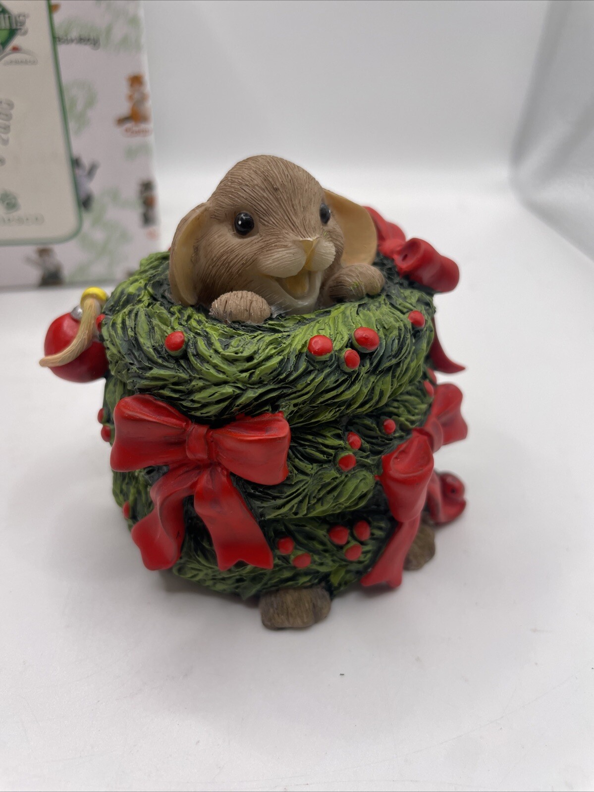 Charming Tails ‘THE WREATH-IN FOR THE SEASON” CHRISTMAS MOUSE New In Packaging!