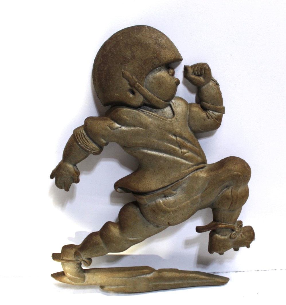 Vintage 1976 Homco USA Metal Football Player Wall Art Decor 9″Wx11 1/2″ T