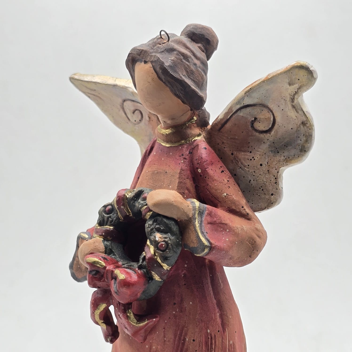 Vintage 6.25″H Terra Cotta Angel Holding a Christmas Wreath Figurine Art Pottery