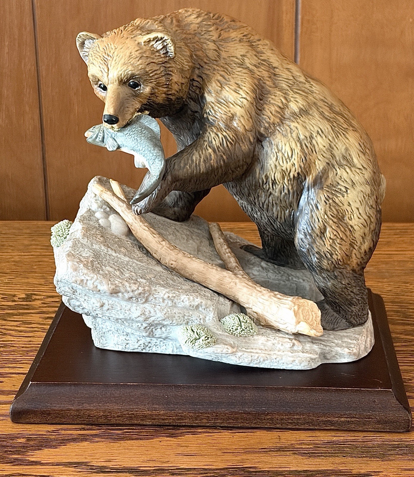1994 Masterpiece Porcelain Endangered Species Brown Bear Figurine & Wooden Base