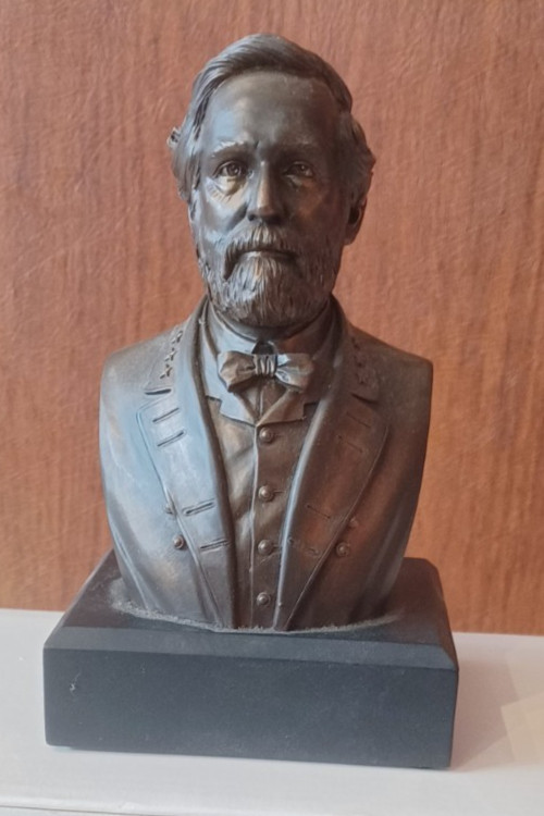 Robert E. Lee Bust Statue, 6 Inch Resin Sculpture with Antique Bronze Finish