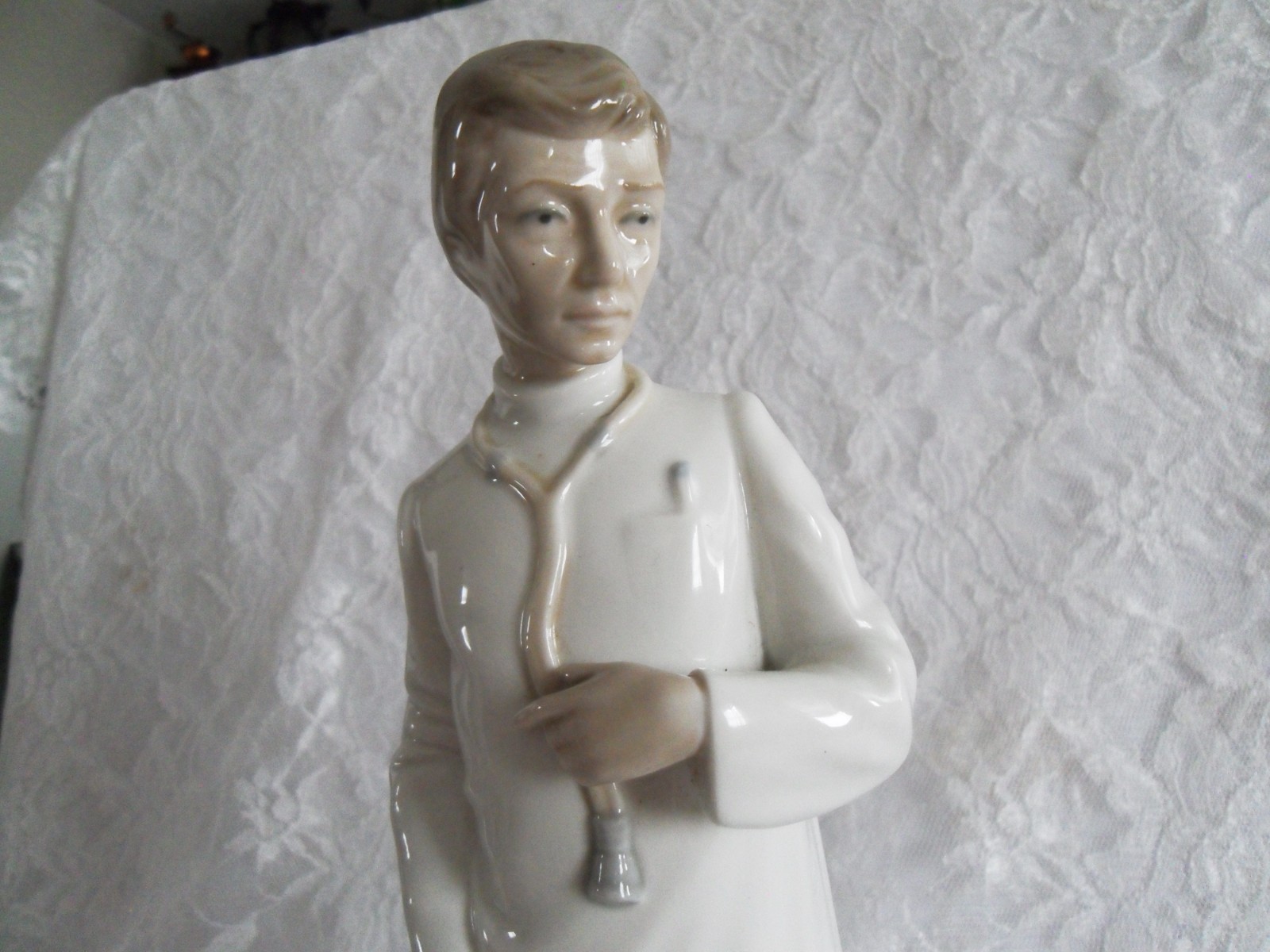 NAO PORCELAIN FIGURINE BY LLADRO 1979 “MALE DOCTOR”