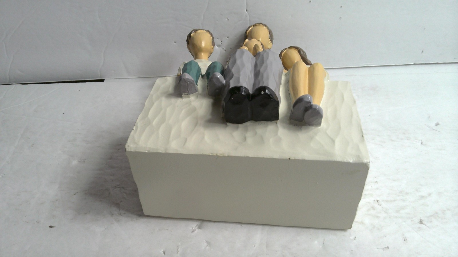 Unmarked Family Of Four Figurine Medium White Resin Hand Painted Modern Decor