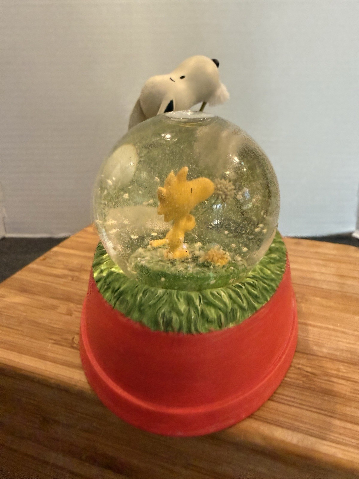 Hallmark Peanuts Gallery Snoopy & Woodstock Figurine W Snow Globe