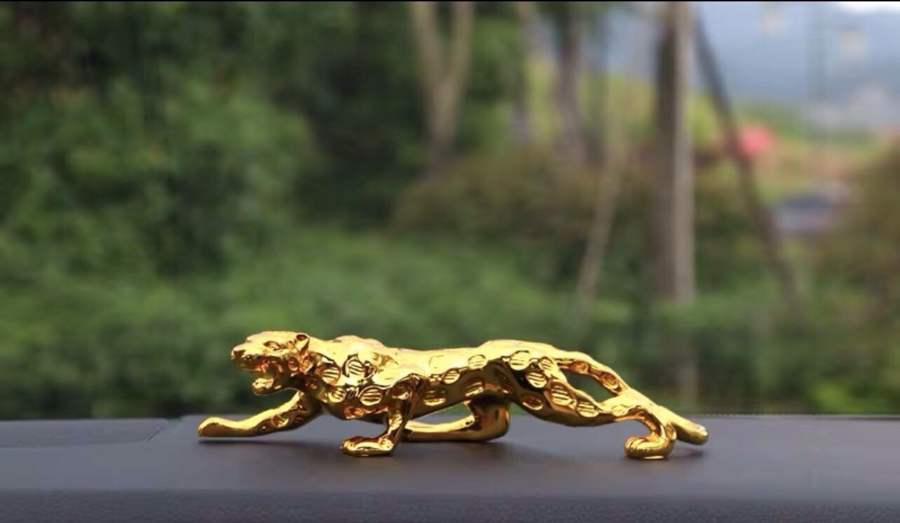 Luxury Gold Leopard Statue