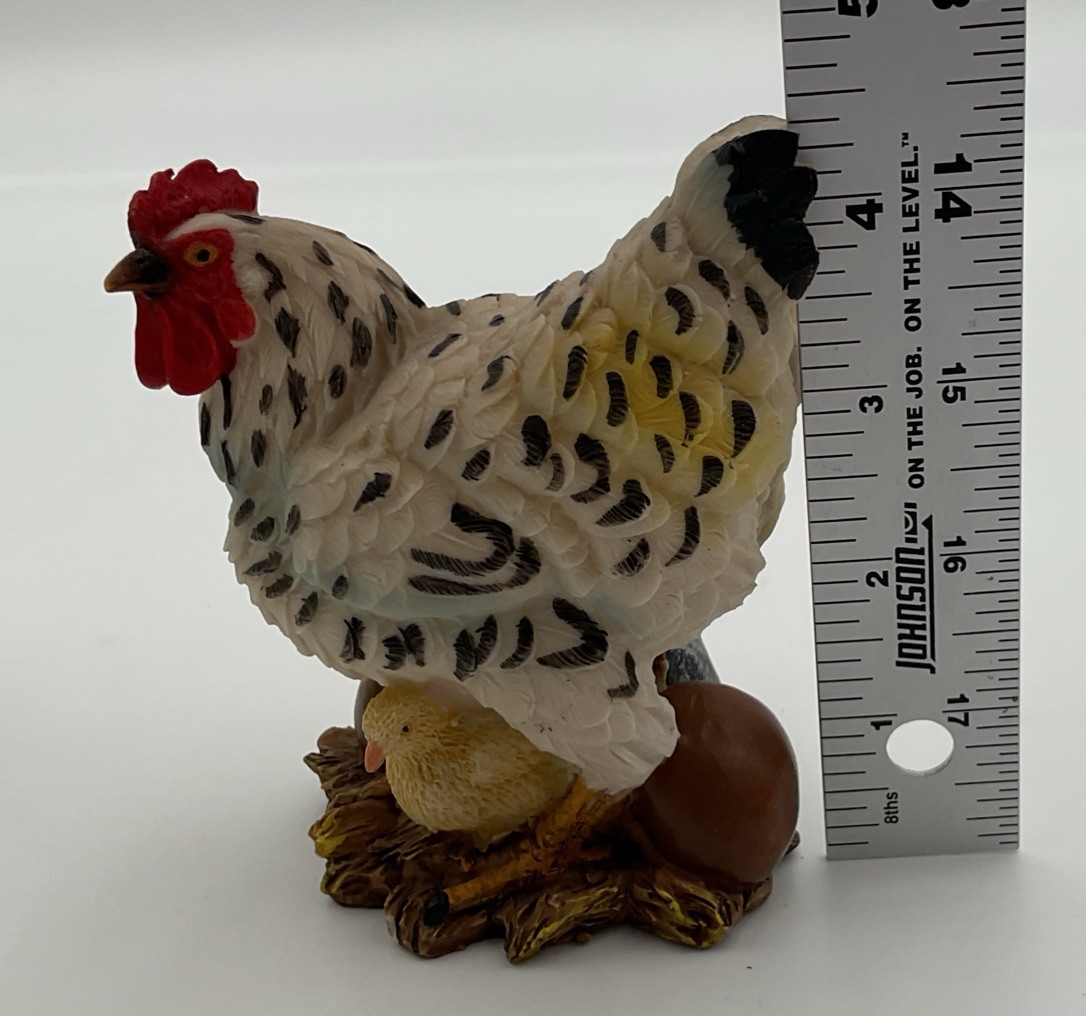Set Of 2 Polyresin Mother Hens Sitting On Their Nest Protecting Their Chicks/Egg