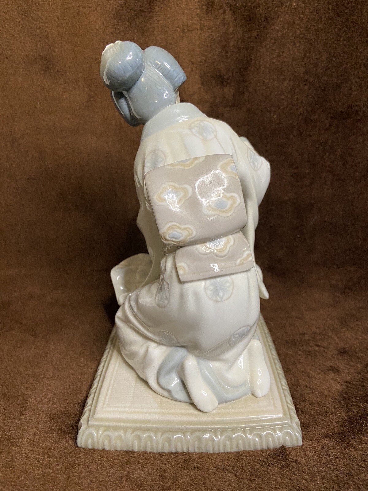 Lladro Porcelain Figurine Asian Flower Arranging Geisha