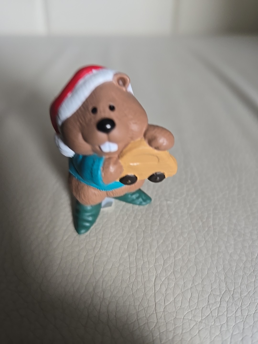 Merry Minatures Hallmark 1994 “Toy Maker Beaver” Santa’s Helper X-Mas Figurine