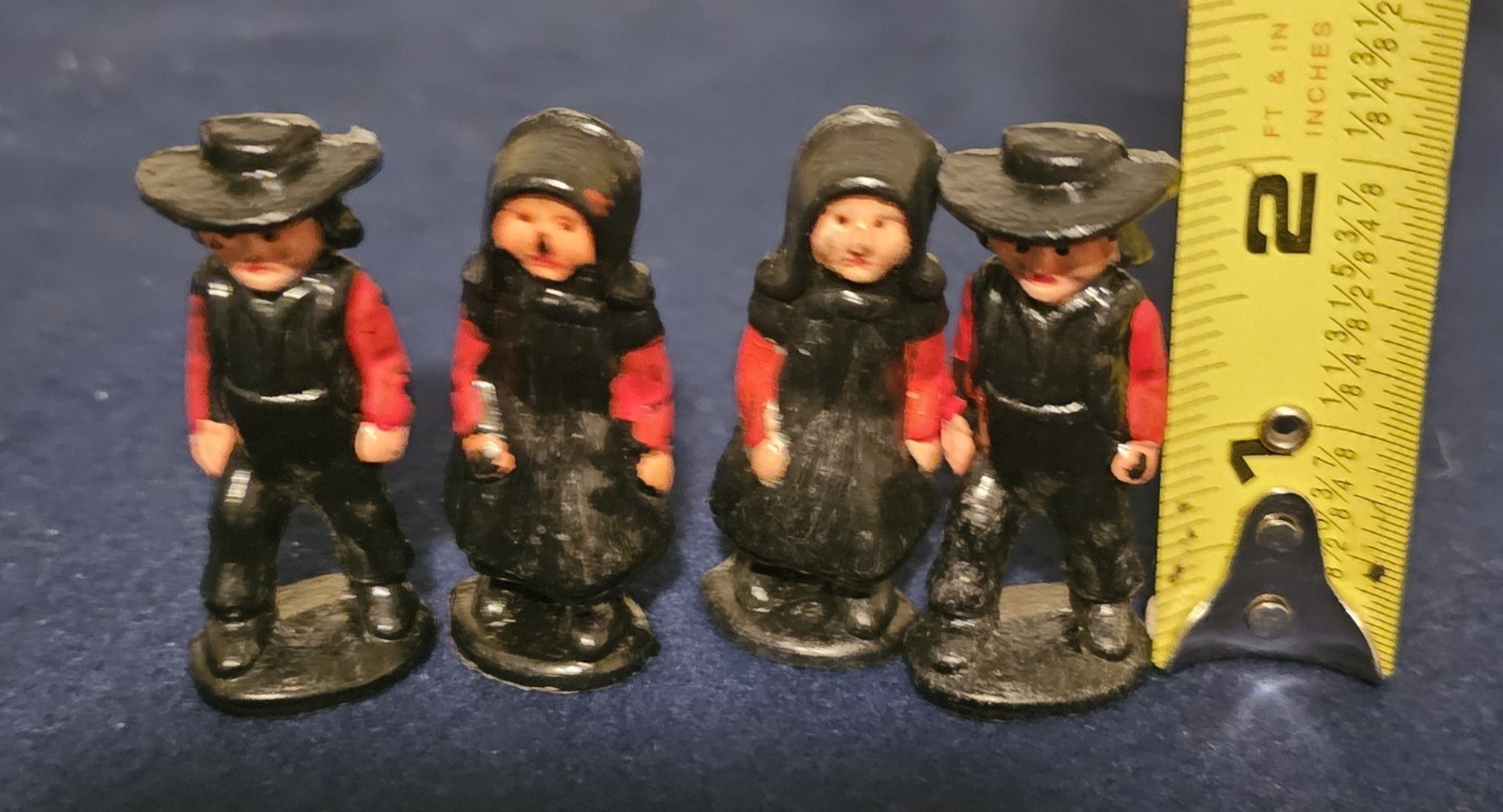 VINTAGE AMISH 2 MEN & 2 WOMEN FIGURES Plastic 2″ Tall HONG KONG 1970’S