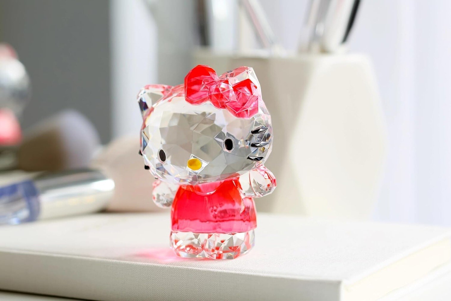 Enesco Facets Hello Kitty Waving Figurine, 3.2 Inch Tall, Multicolor NEW