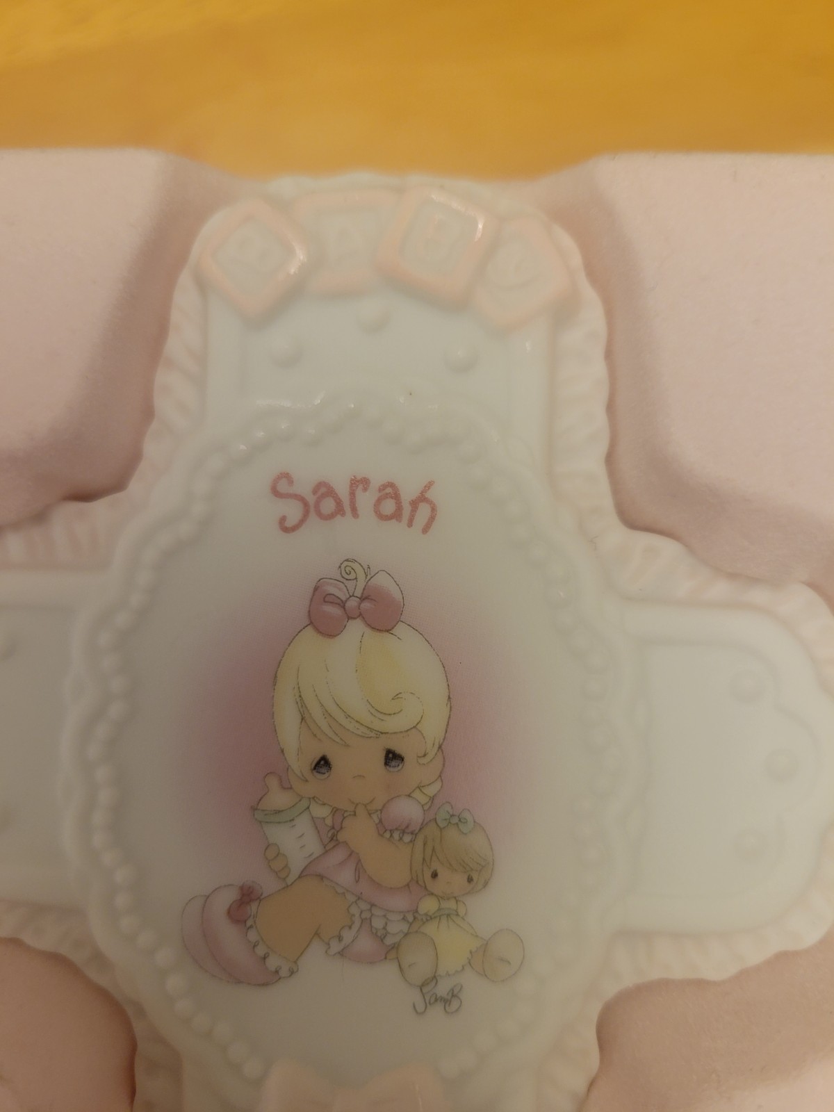 Precious Moments “Jesus Loves Me” Baby Girl Porcelain Wall Cross BAPTISM Names
