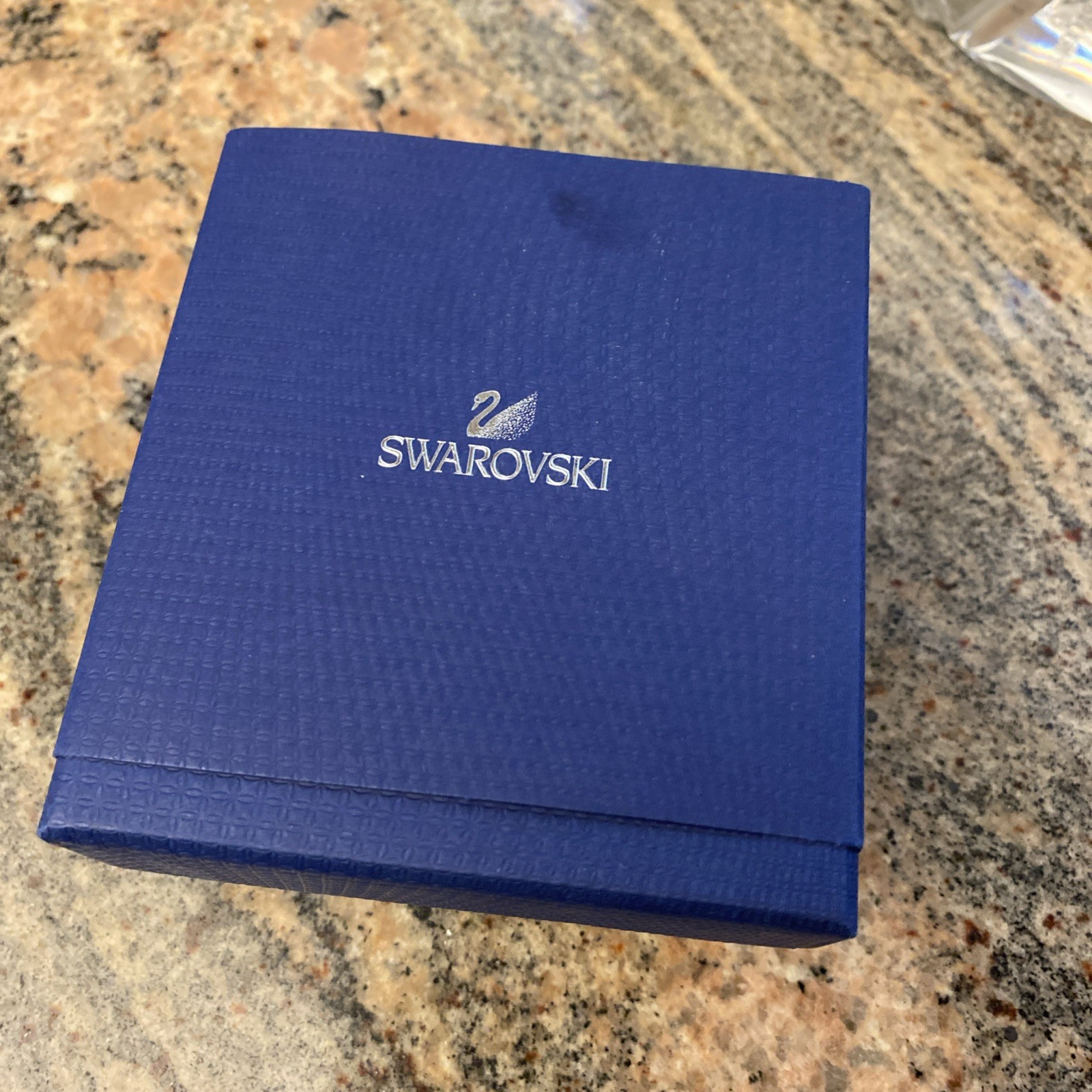 SWAROVSKI LOVE HEART MEDIUM LIGHT SIAM 1096728 BNIB