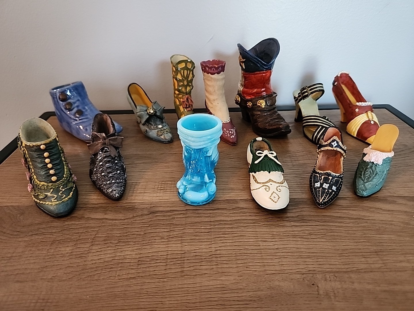 “Just The Right Shoe/Boyd Glass/Other Shoe Lot Of 13 mini figurine shoes