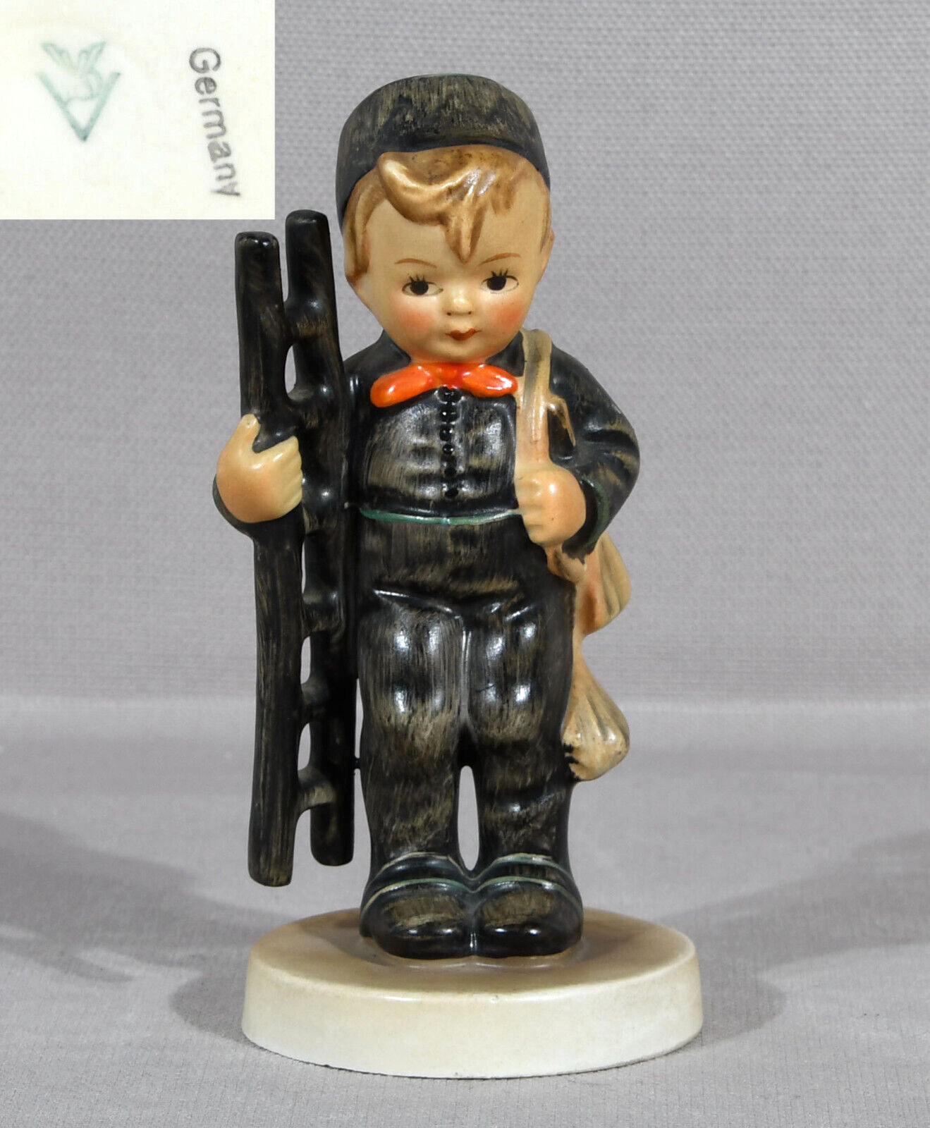 Hummel Chimney Sweep #12 2/0 TMK 2 (4 3/8″ Tall) Crazing Present
