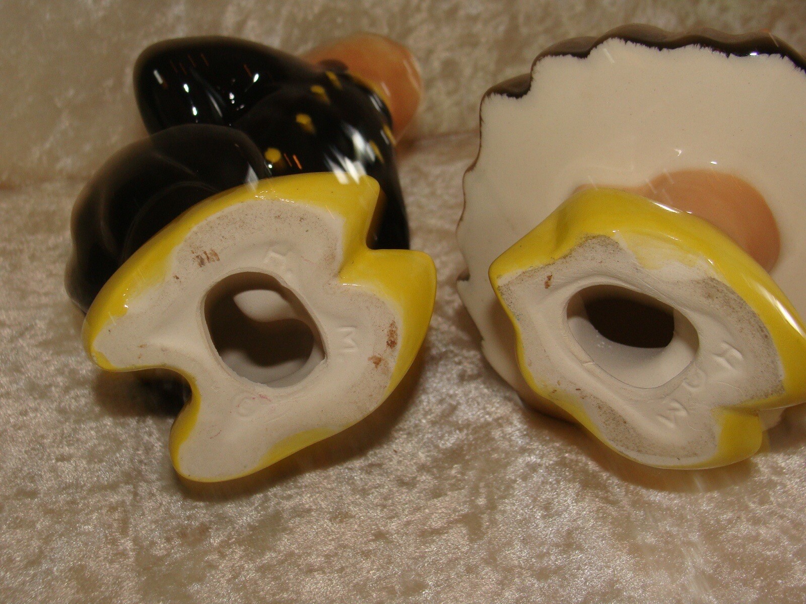 Ceramic Kissing Dutch Boy And Girl Flowers Vintage Figurine Set ~ 6.25”x 3.50”