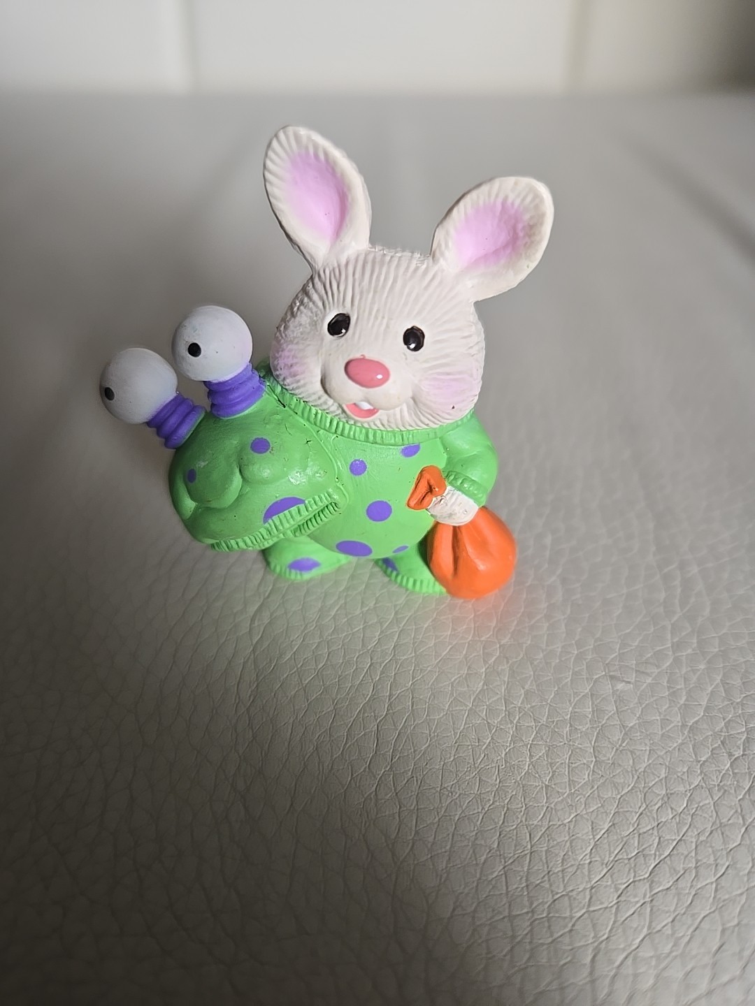 Merry Minatures – Hallmark – Vtg. 1994 Bunny Alien Halloween Figurine