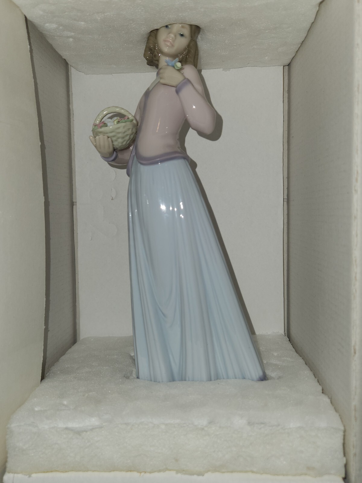 Lladro 7644 INNOCENCE IN BLOOM girl flowers, w/Orig Box – 9-3/4″ MINT