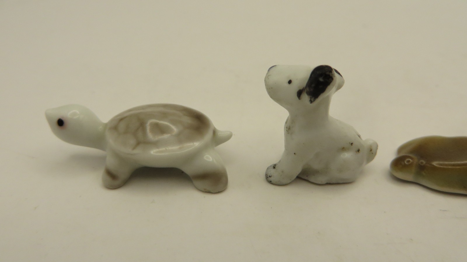 Vintage Trinkets Miniatures Ceramic Figurines Animals, Deer, Turtle Lot of 5