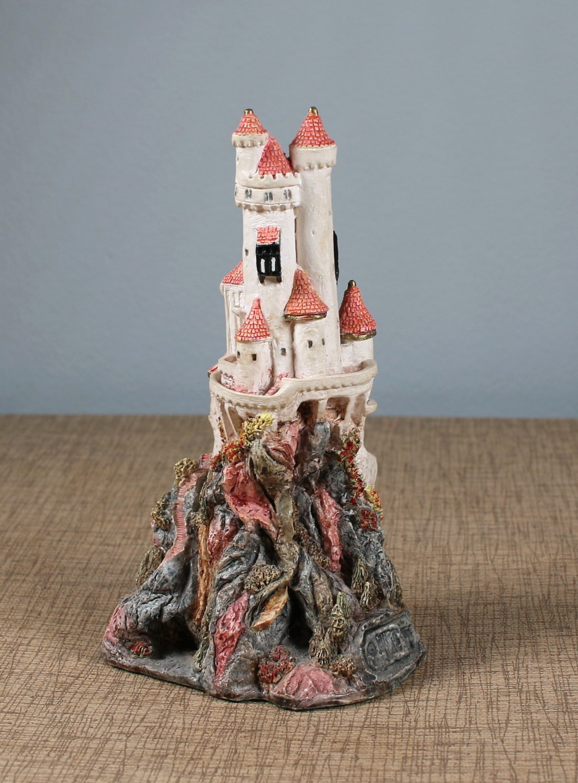 Lilliput Lane Castle of the Red Knight Vintage Miniature Figurine Fantasy Mythic