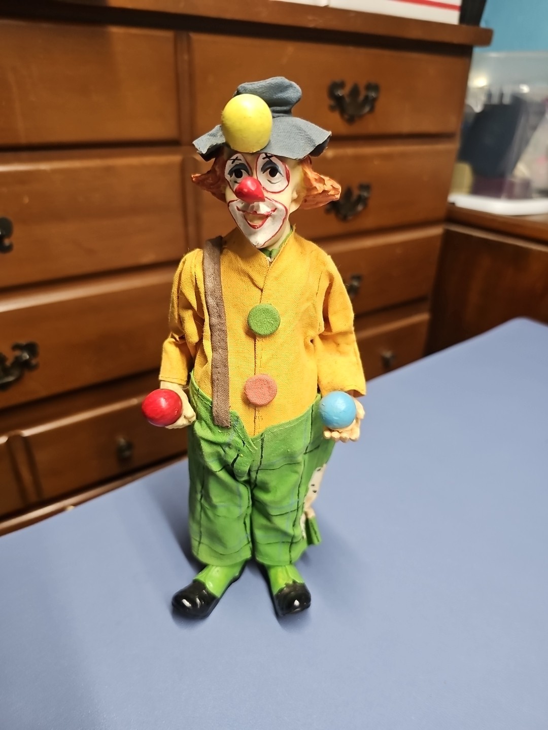 Vintage Figurine Circus Clown With Balls Resin w/ Fabric Overlay 10.25″ tall