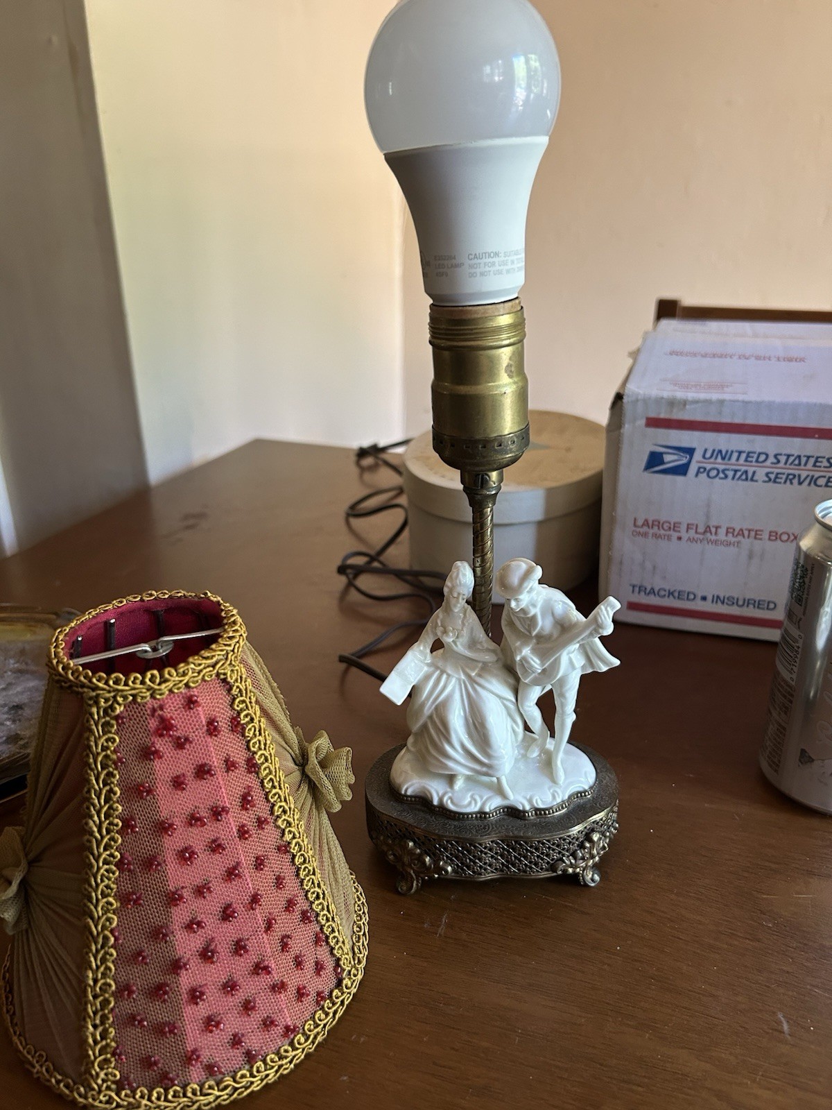 1930s Or 40s Vintage Porcelain Figural Lamp Depicting A Courting Couple