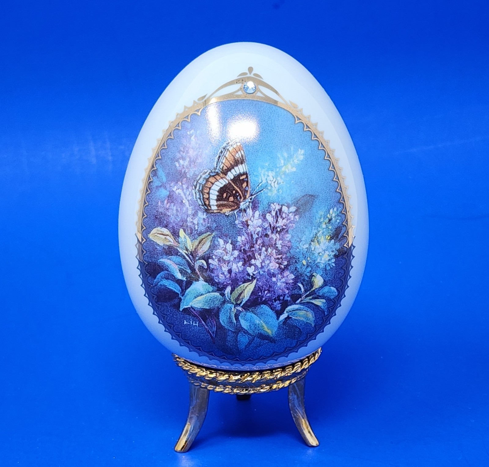 DANBURY MINT Lena Liu BUTTERFLY GARDEN Lilac & White Admiral Porcelain Vtg Egg