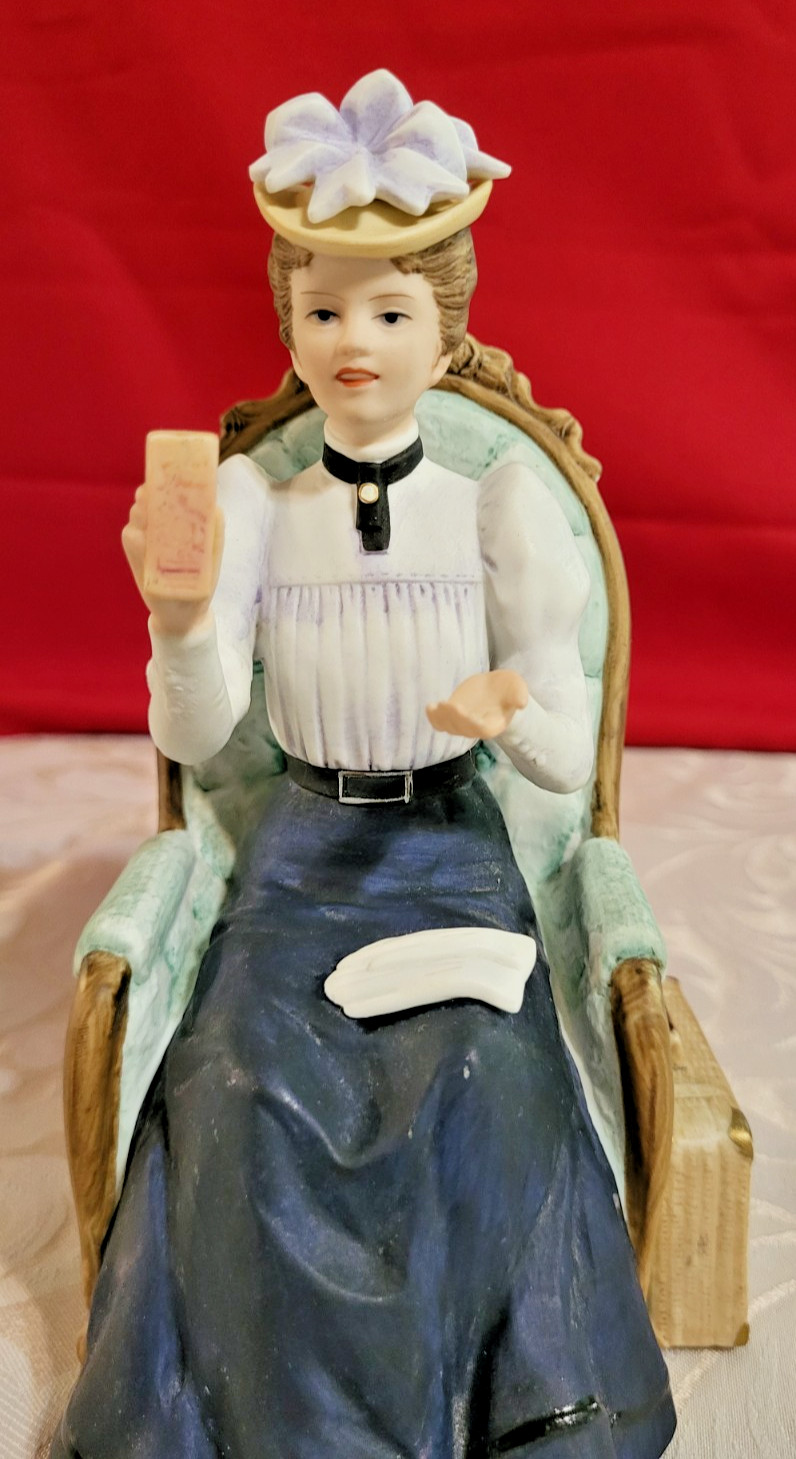 Vintage 1982 Avon Mrs Albee Presidents Club Award Porcelain Figurine