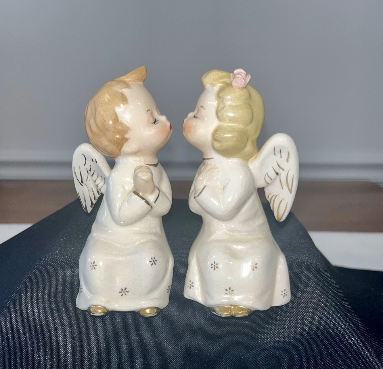 Vtg 1950s Kissing Angels Ceramic Figurine Japan Boy & Girl Shelve Sitters