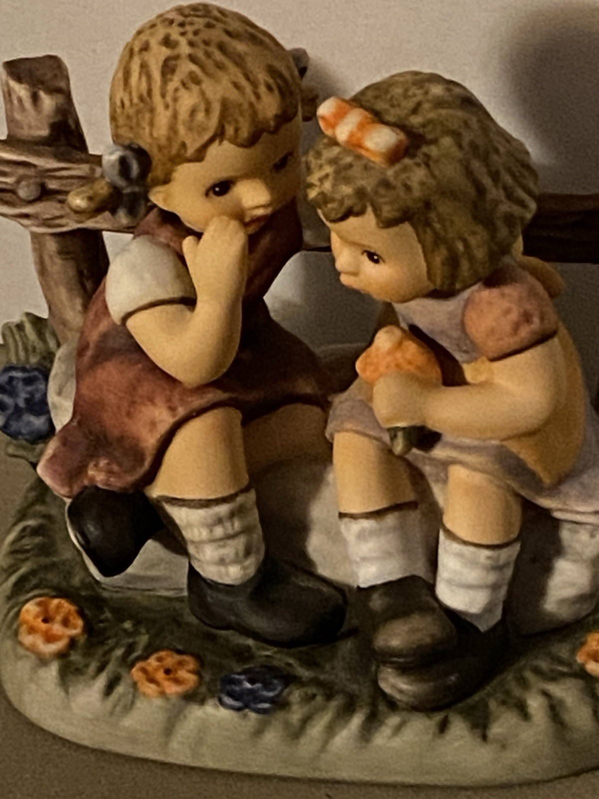 Beautiful Goebel Figurine Little Girls Called Sharing Secrets. Germany Vintage.
