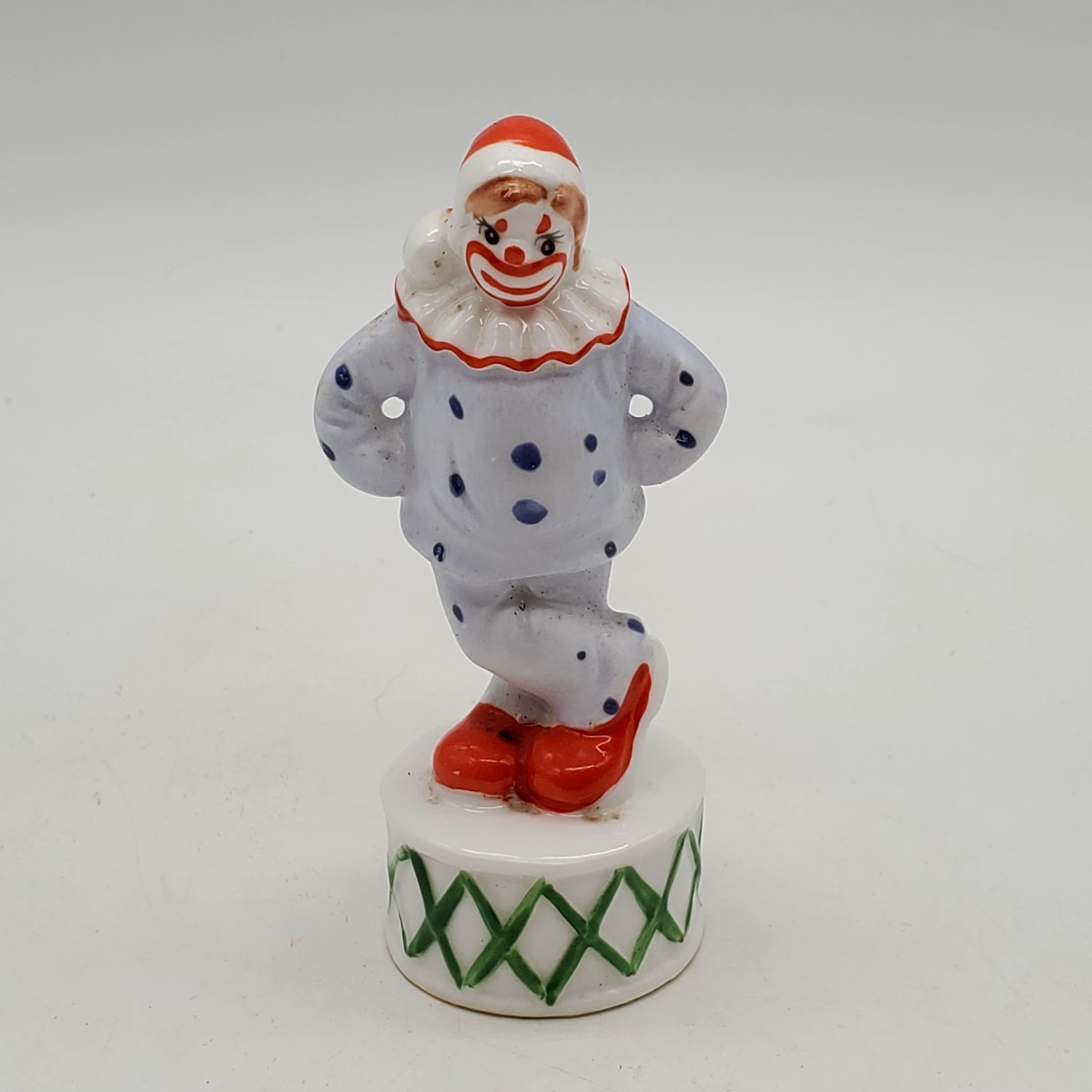 1981 Enesco designed giftware clown figurine with santa hat taiwan 3.5 inches