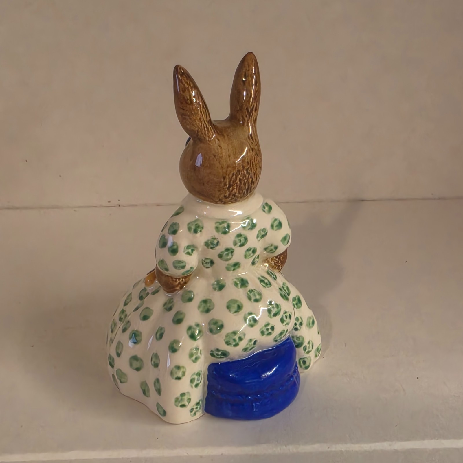 Royal Doulton Bunnykins “Busy Needles” DB 10, 1974, Pristine
