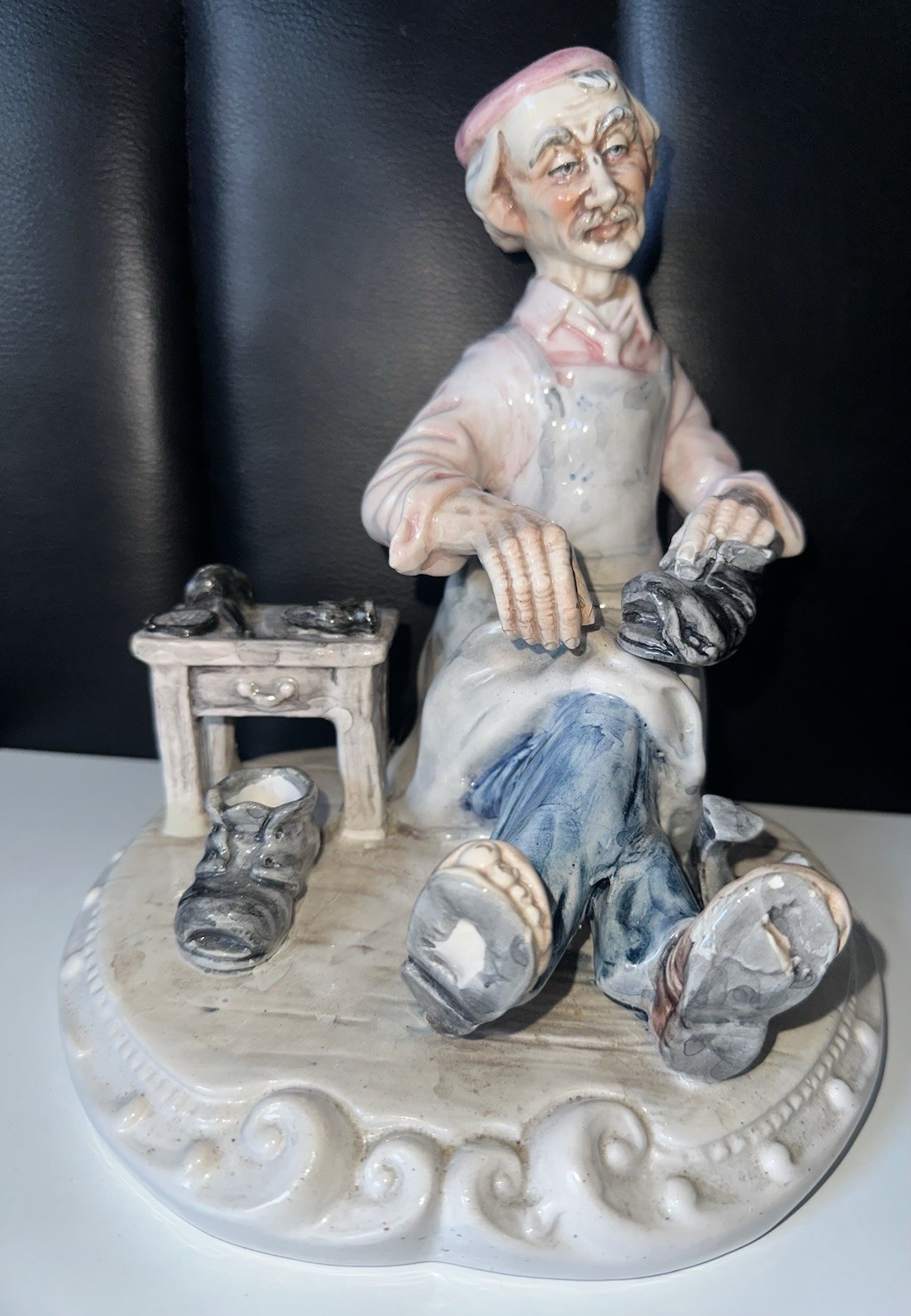 VINTAGE PORCELAIN SHOEMAKER COBBLER FIGURINE CAPODIMONTE MAJOLICA GLAZE ITALY