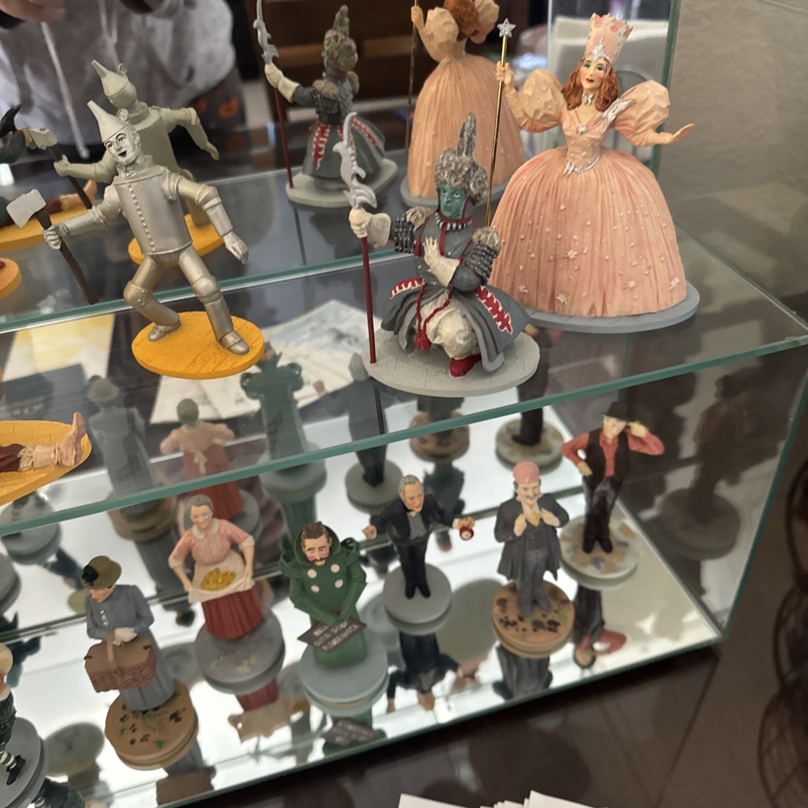 Franklin Mint Wizard of OZ Set of 20 Figurines Handmade glass case, 20 Booklets