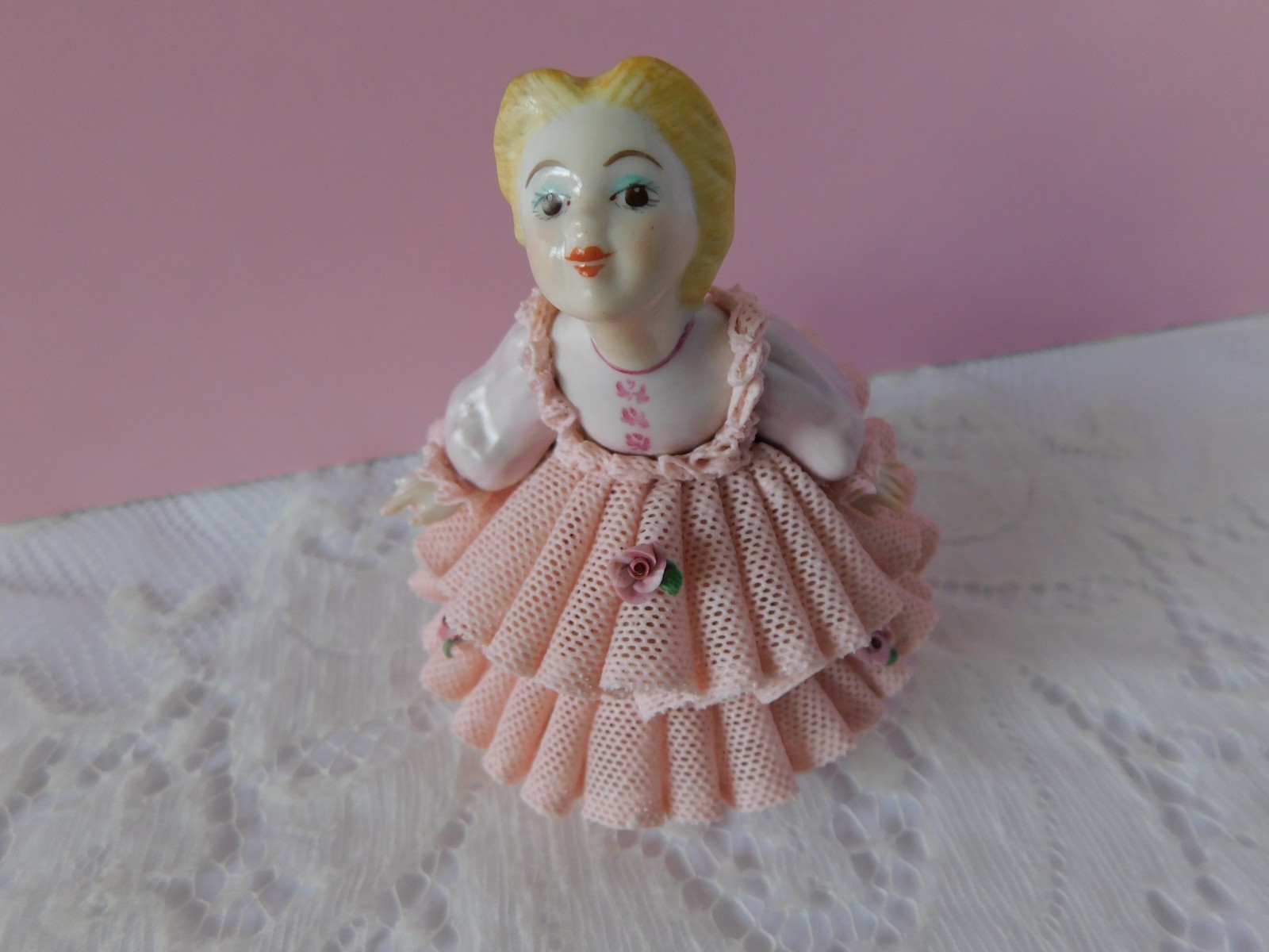 MULLER VOLKSTEDT IRISH DRESDEN FIGURE PORCELAIN LACE – KISS FOR MOTHER – MINT