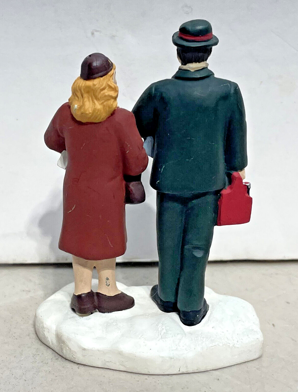 Coca Cola Town Square Collection Last Minute Shoppers Figurine 1997 3.75 Inches