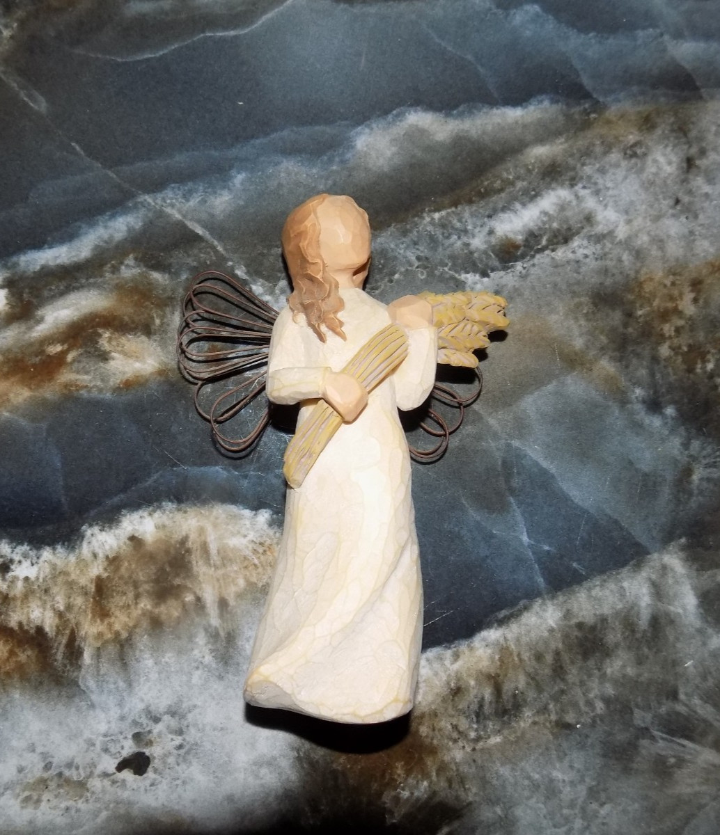 WILLOW TREE Angel Figurines, Angel of Autumn, 2001 Demdaco Susan Lordi