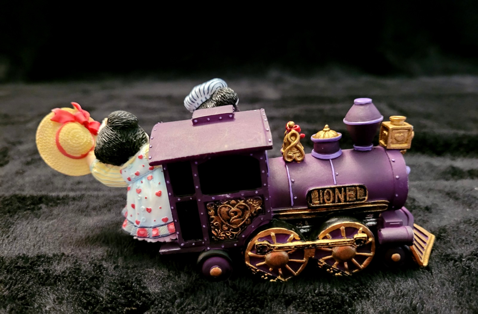 Vintage Enesco Mary’s Moo Moos Lionel Train Set Engine/Coal Car/Pumper/Caboose