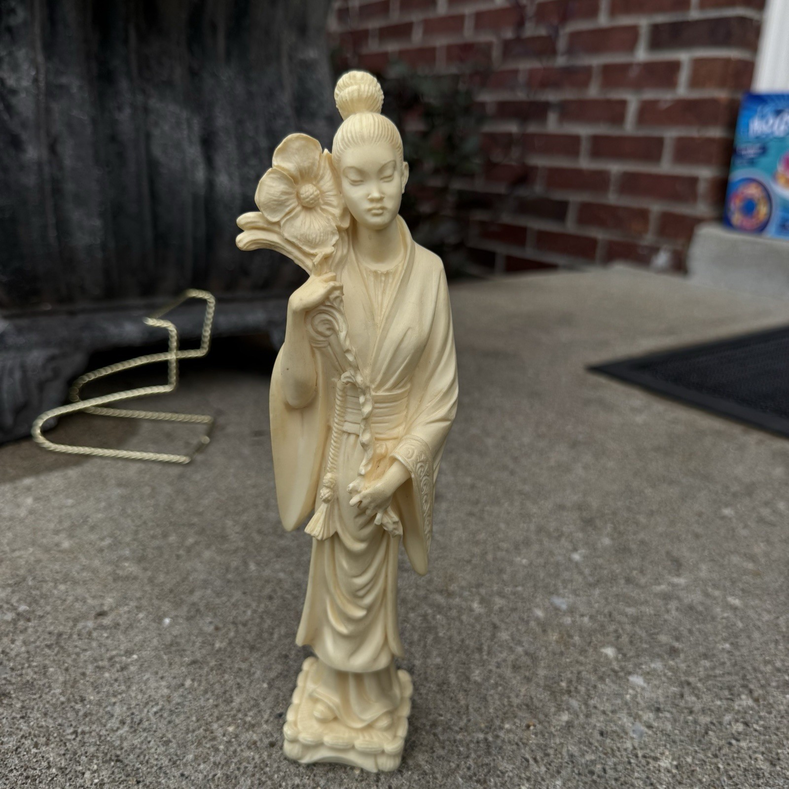 Exquisite 9.5″ Japanese Woman Holding Flower Alabaster Art Sculpture A Giannelli