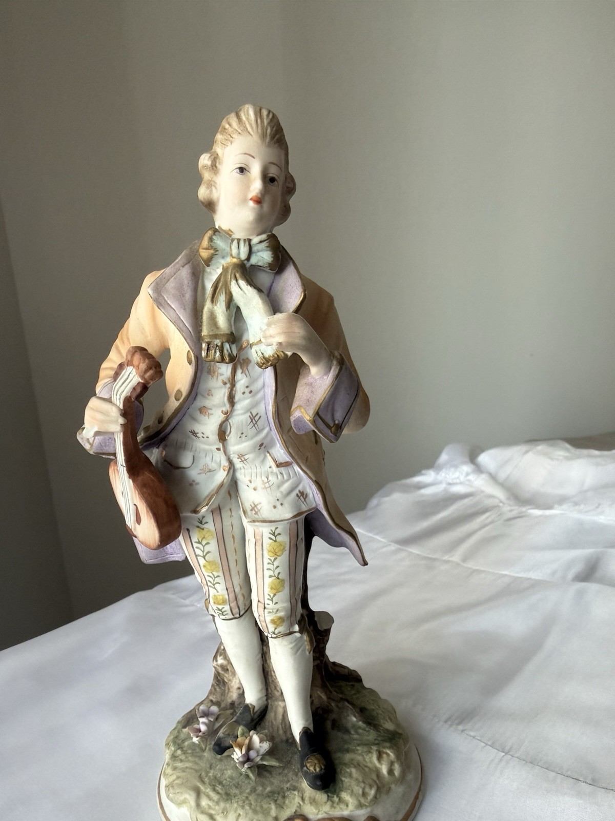 Vintage Andrea by Sadek Bisque Porcelain Figurine Colonial Musician 8.5” AS-IS