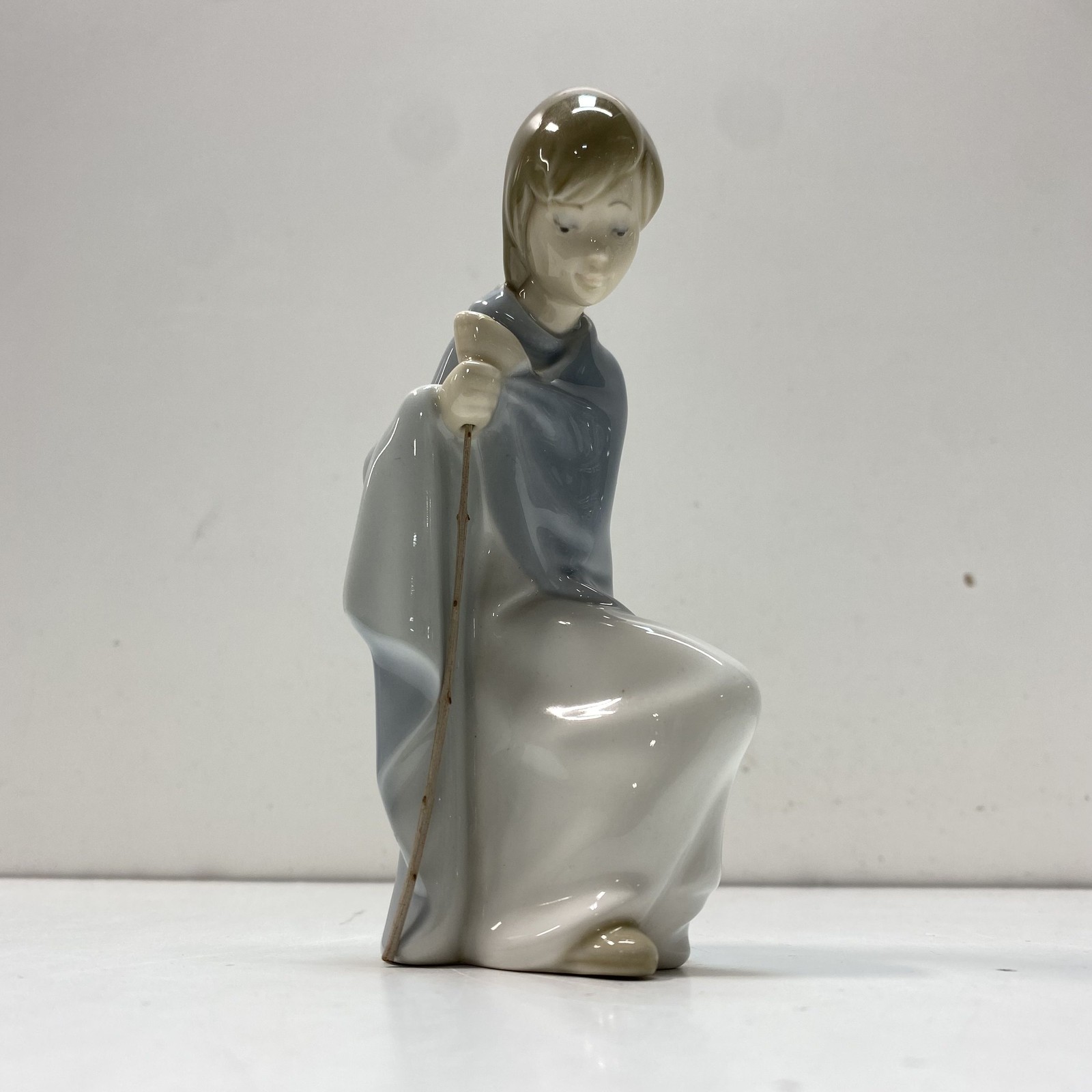 Lladro Porcelain Figurine Kneeling Shepherd Boy With Staff 11 Inch Spain Vintage